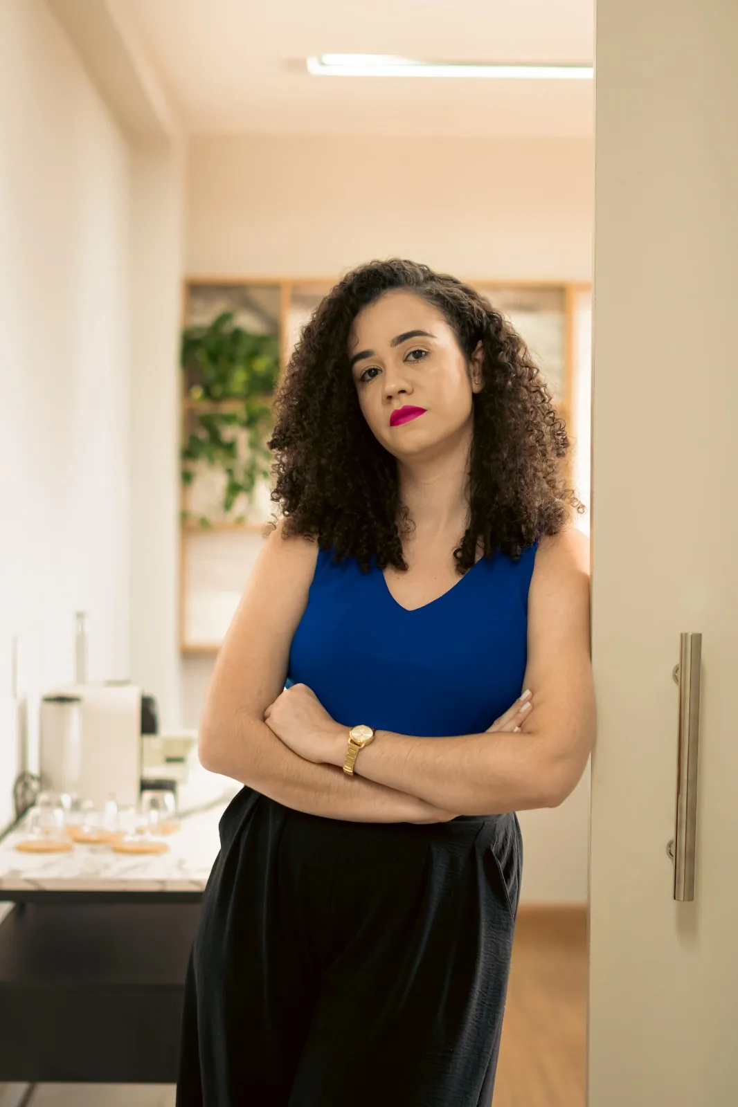 Vivian Valamiel em seu ambiente de trabalho